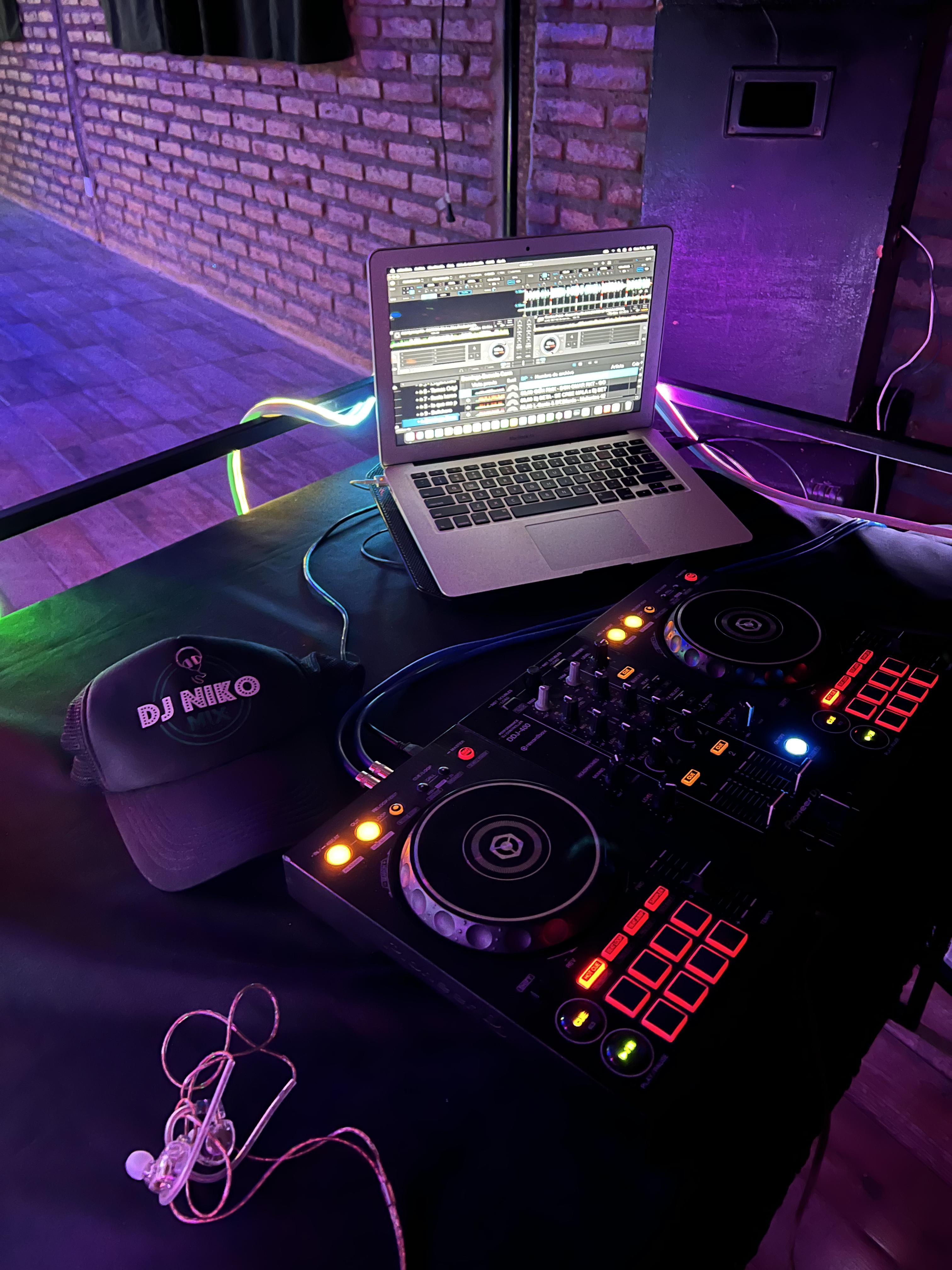 Setup profesional de DJ Niko Mix